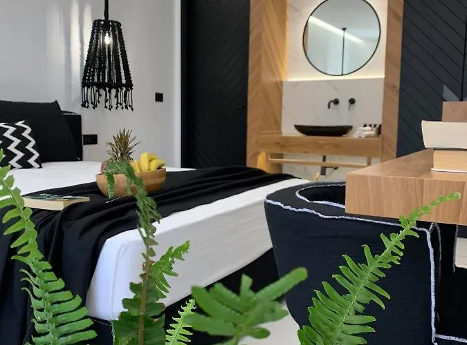 Palatia * Naxos City